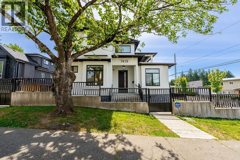 7419 1ST Street Burnaby British Columbia, V3N 3S9 - 7 Bedrooms Home For Sale