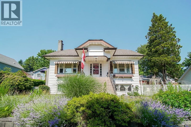 817 SANGSTER Place New Westminster British Columbia, V3L 4L7 - 6 Bedrooms Home For Sale