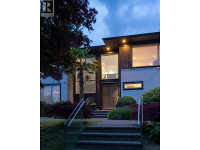 985 EYREMOUNT Drive | West Vancouver British Columbia | Slide Image Two