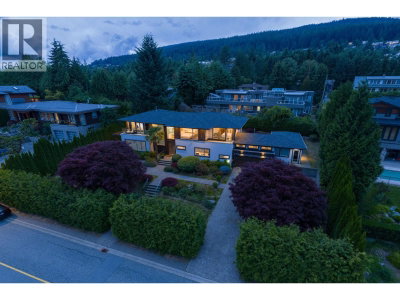985 EYREMOUNT Drive | West Vancouver British Columbia | Slide Image Three