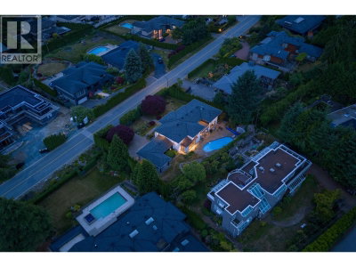 985 EYREMOUNT Drive | West Vancouver British Columbia | Slide Image Four
