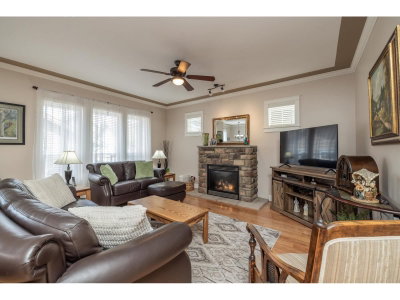 45715 SAFFLOWER Crescent | Chilliwack British Columbia | Slide Image Seven