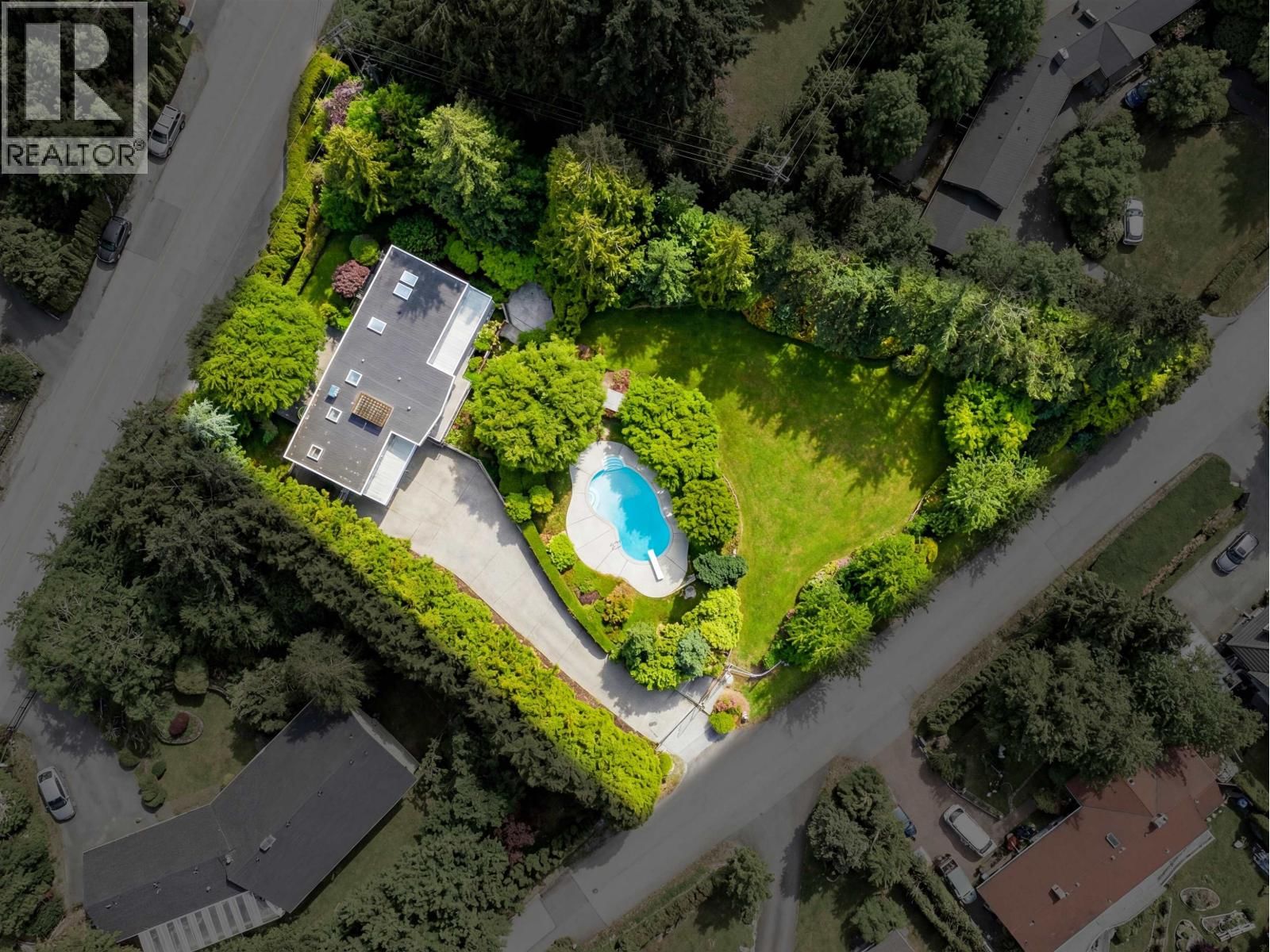680 ST. ANDREWS Road, West Vancouver, British Columbia V7S 1V6