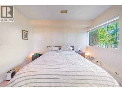 1448 SANDHURST Place | West Vancouver British Columbia | Slide Image Nine