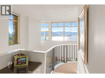 8674 SEASCAPE Drive | West Vancouver British Columbia | Slide Image Eighteen