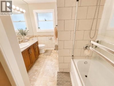 3370 VIEWMOUNT Drive | Port Moody British Columbia | Slide Image Nine