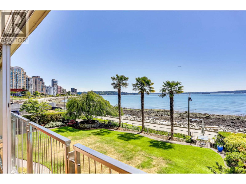 150 24 Street West Vancouver British Columbia, V7V 4G8 - 2 Bedrooms Waterfront Condo For Sale