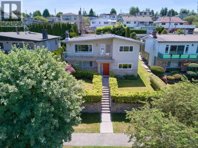 3014 14TH Avenue | Vancouver British Columbia | Slide Image Thirteen