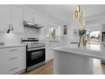 31021 CREEKSIDE Drive | Abbotsford British Columbia | Slide Image Seven