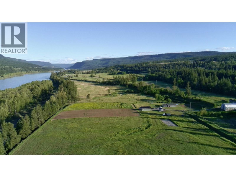 9811 MARGUERITE FERRY Road Quesnel British Columbia, V2J 6R6 - 4 Bedrooms Waterfront Home For sale