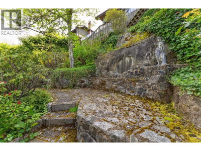 5207 ASPEN Drive | West Vancouver British Columbia | Slide Image Thirty-three