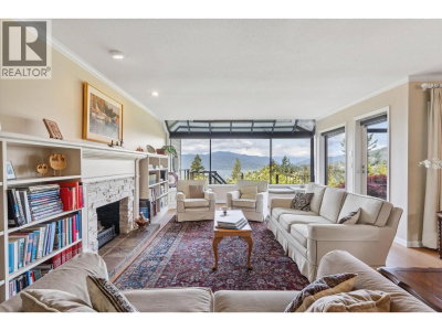 5207 ASPEN Drive | West Vancouver British Columbia | Slide Image Six