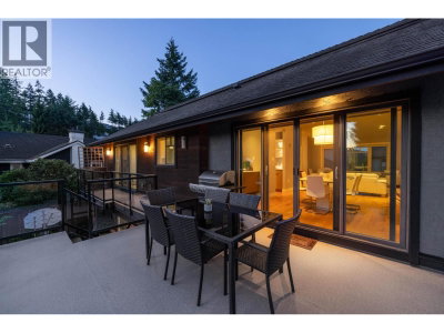 4786 MEADFEILD Court | West Vancouver British Columbia | Slide Image Eight