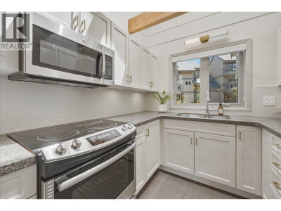 6117 EAGLE Drive | Whistler British Columbia | Slide Image Twenty-two