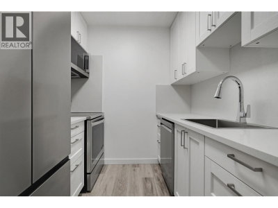 200 WESTHILL Place | Port Moody British Columbia | Slide Image Thirteen