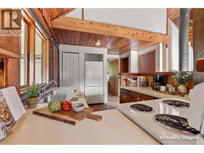 9291 EMERALD Drive | Whistler British Columbia | Slide Image Four