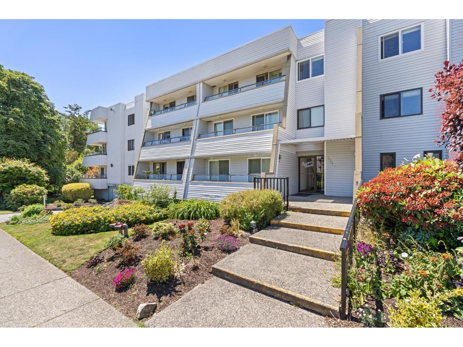 1341 GEORGE Street, White Rock, British Columbia V4B 4A1