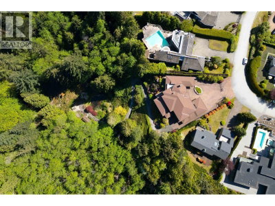 4228 ROCKRIDGE Crescent | West Vancouver British Columbia | Slide Image Twenty-six