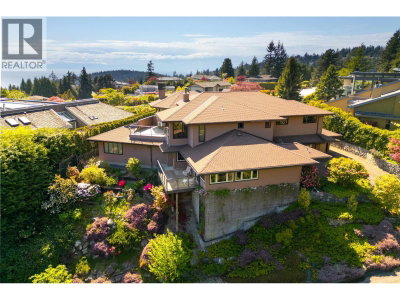 4228 ROCKRIDGE Crescent | West Vancouver British Columbia | Slide Image Twenty-seven
