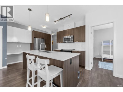 617 SMITH Avenue | Coquitlam British Columbia | Slide Image Four
