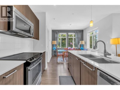617 SMITH Avenue | Coquitlam British Columbia | Slide Image Six