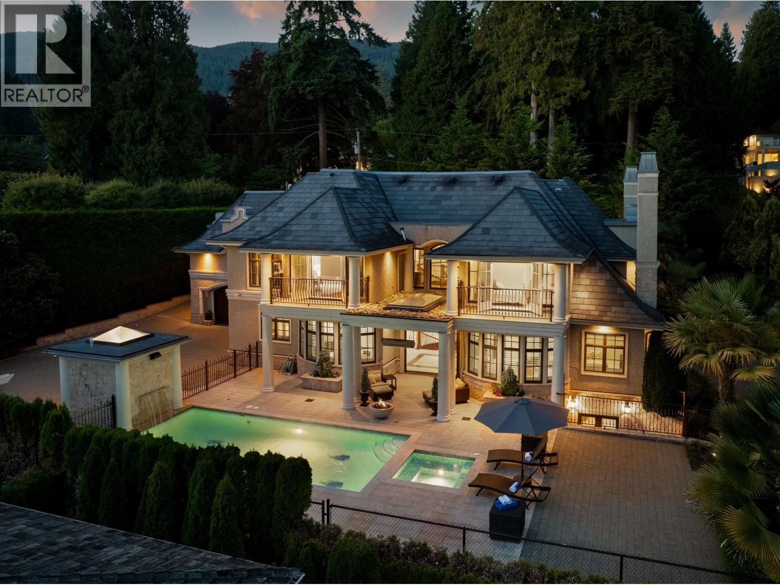 2912 MATHERS Avenue, West Vancouver, British Columbia V7V 2K1