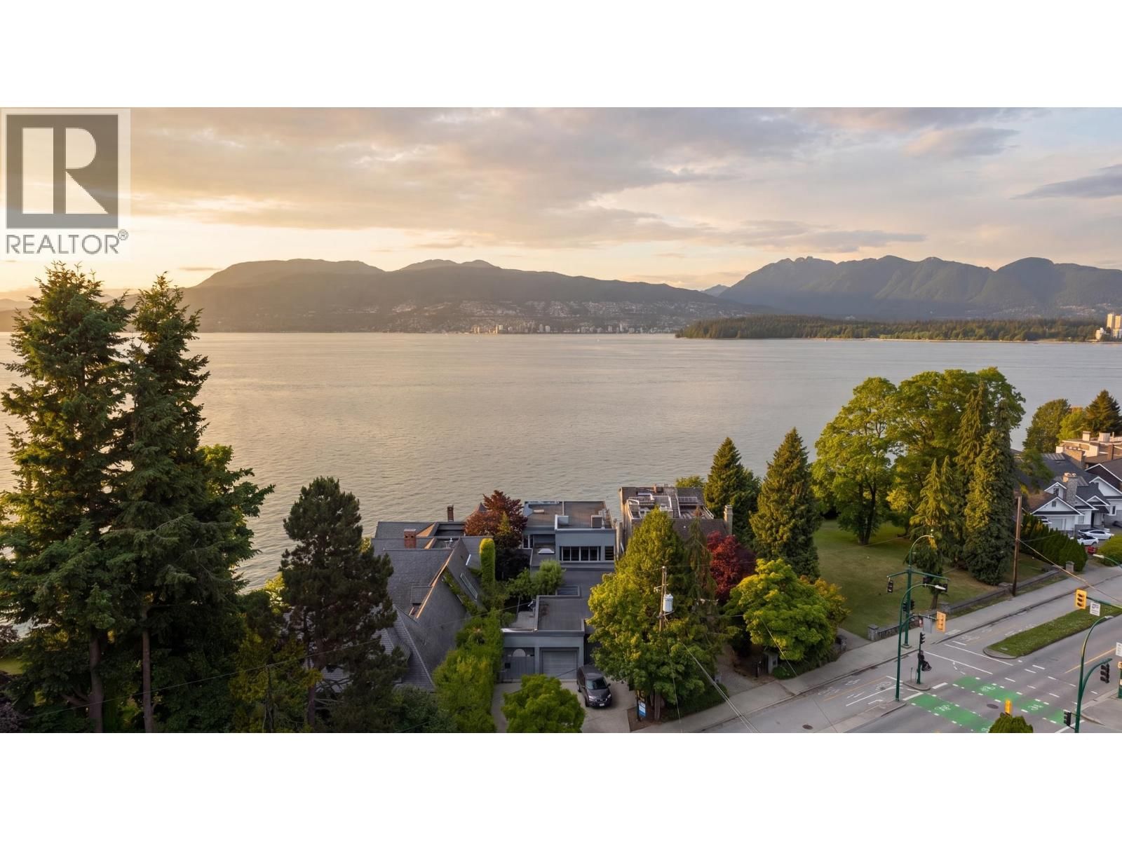 2711 POINT GREY Road, Vancouver, British Columbia V6K 1A4