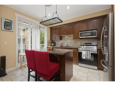 5623 TESKEY Way | Chilliwack British Columbia | Slide Image Three