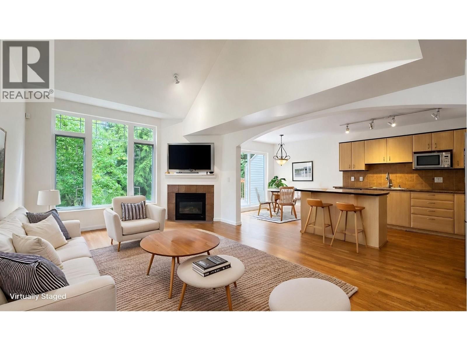 2351 PARKWAY Boulevard, Coquitlam, British Columbia V3E 3P2