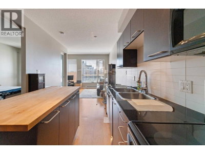 205 10TH Avenue | Vancouver British Columbia | Slide Image One