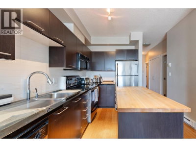 205 10TH Avenue | Vancouver British Columbia | Slide Image Nine