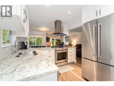2590 PANORAMA Drive | Coquitlam British Columbia | Slide Image Nine