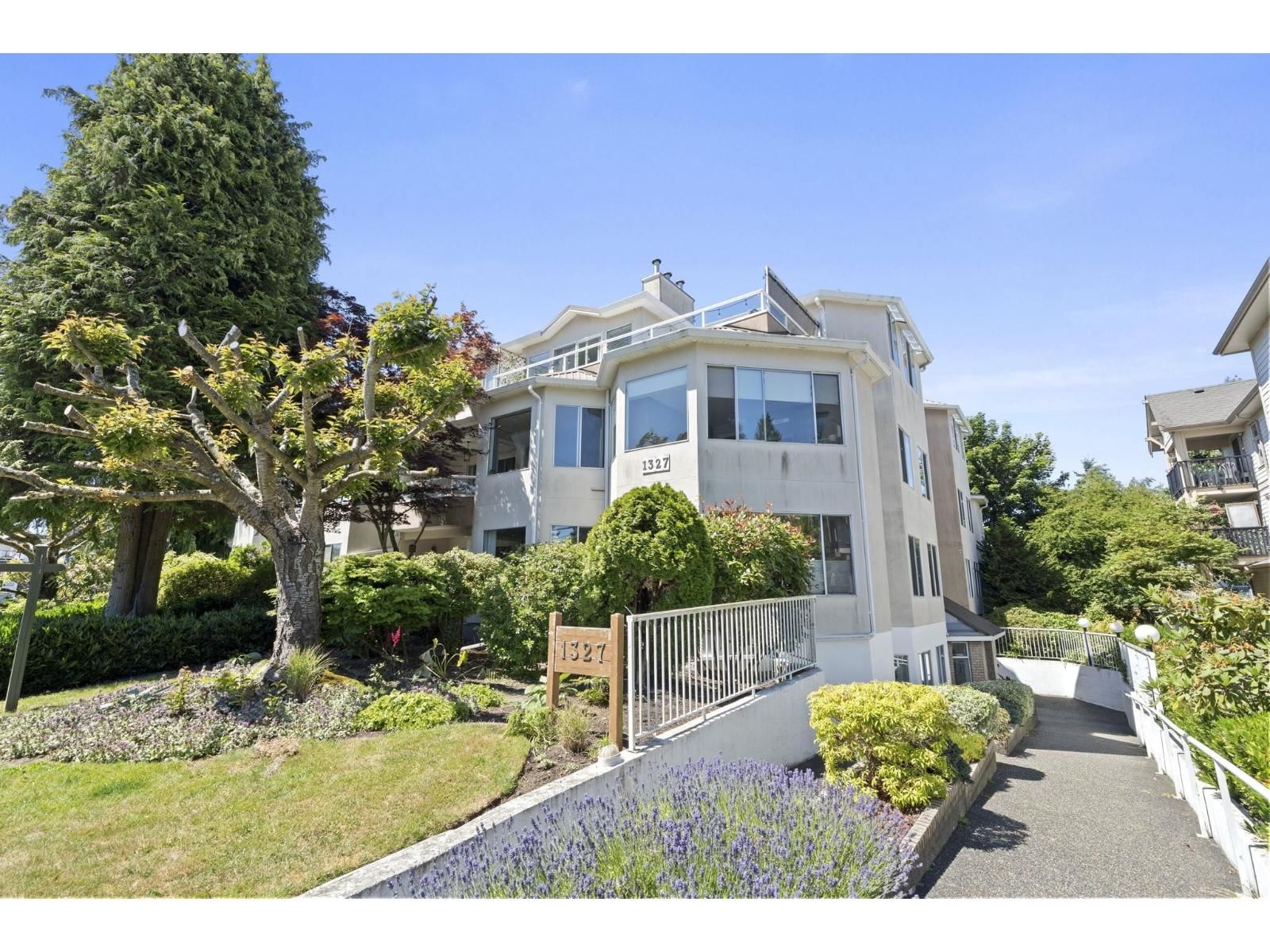1327 BEST Street, White Rock, British Columbia V4B 4E3