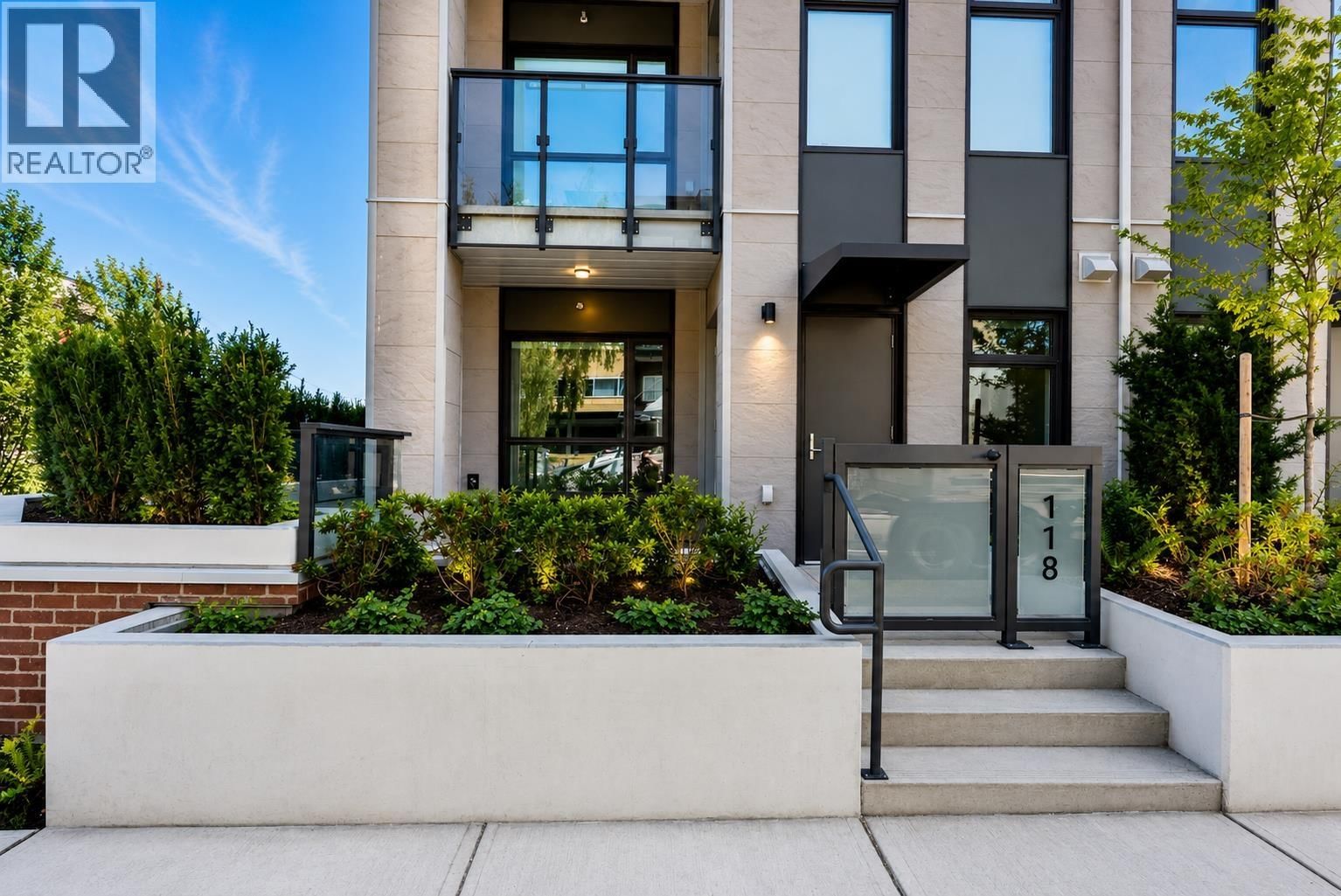 82 FIRST Street, New Westminster, British Columbia V3L 2G1