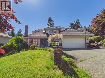 35 WILDWOOD Drive | Port Moody British Columbia | Slide Image Two