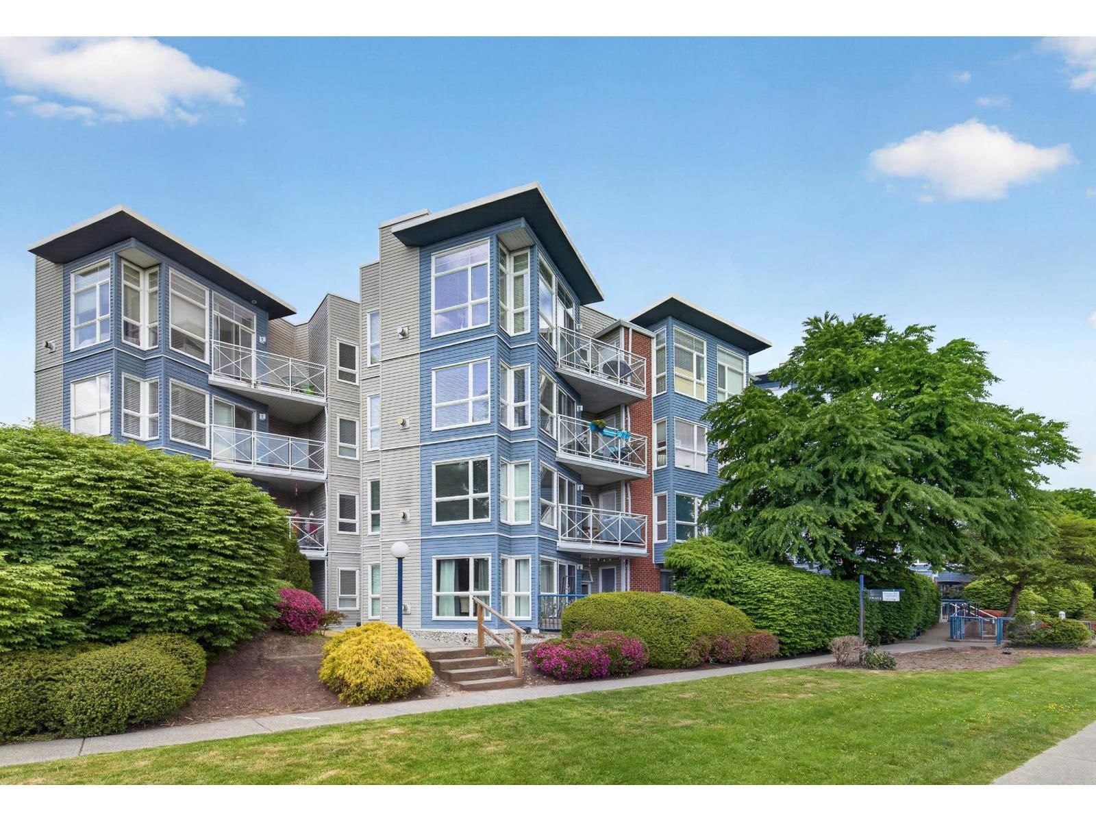 20245 53 Avenue, Langley, British Columbia V3A 2V2