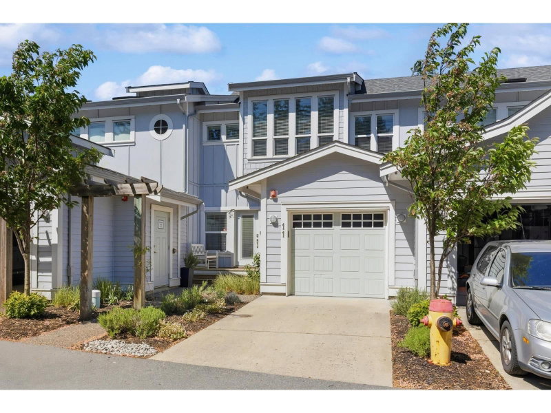 44849 ANGLERS Boulevard Chilliwack British Columbia, V2R 0Y4 - 5 Bedrooms Condo For Sale