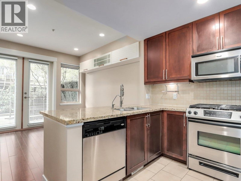 319 15TH Street North Vancouver British Columbia, V7L 2R6 - 3 Bedrooms Condo For Sale