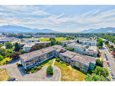 45598 MCINTOSH Drive | Chilliwack British Columbia | Slide Image Two