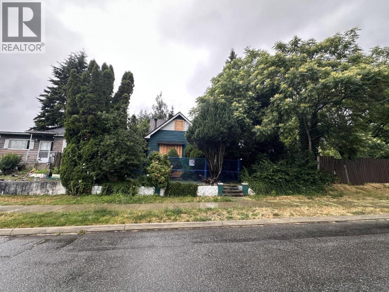 2005 NINTH Avenue New Westminster British Columbia, V3M 3G6 - 4 Bedrooms Home For Sale