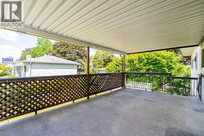 5089 INMAN Avenue | Burnaby British Columbia | Slide Image Ten