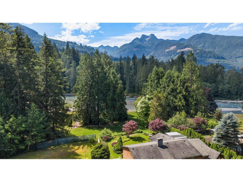 50954 O'BYRNE Road Chilliwack British Columbia, V4Z 1B6 - 5 Bedrooms Waterfront Home For sale
