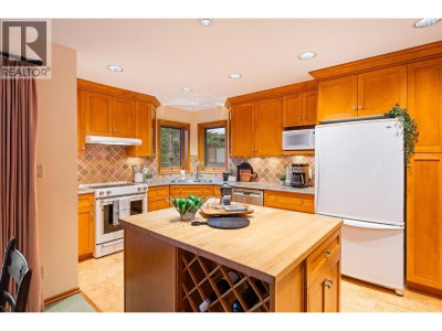 3205 ARBUTUS Drive | Whistler British Columbia | Slide Image Nine
