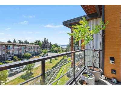 14855 THRIFT Avenue | White Rock British Columbia | Slide Image Ten