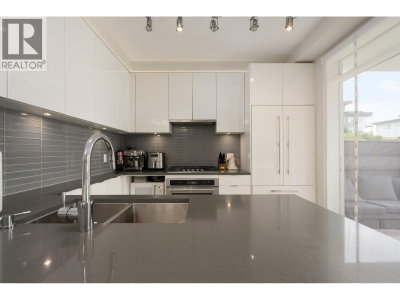 9388 TOMICKI Avenue | Richmond British Columbia | Slide Image Six