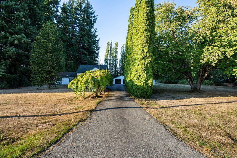 23523 47 Avenue Langley British Columbia, V2Z 2S3 - 5 Bedrooms Home For Sale