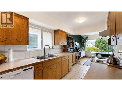 3578 15TH Avenue | Vancouver British Columbia | Slide Image Eighteen