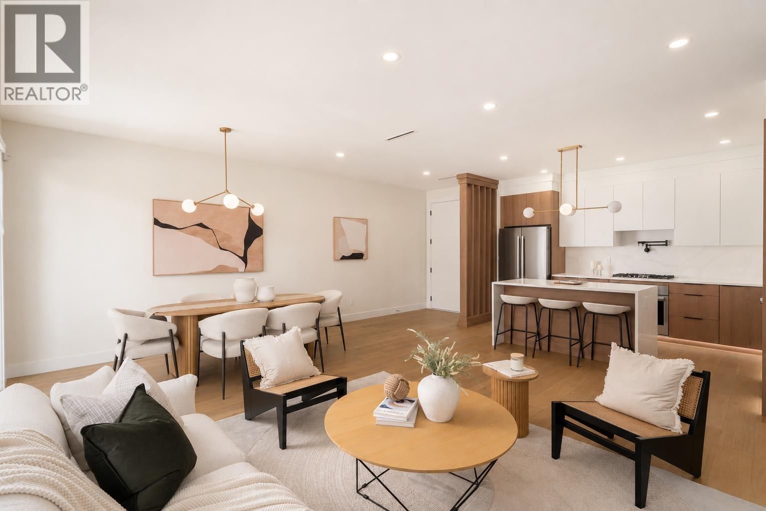 901 EDGAR Avenue, Coquitlam, British Columbia V3K 2K1