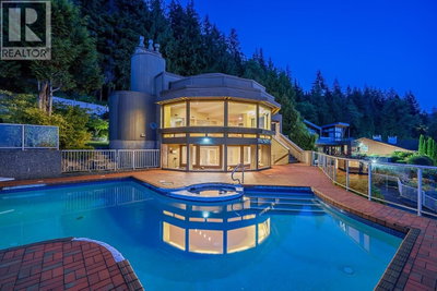 1542 CHARTWELL Drive | West Vancouver British Columbia | Slide Image Thirty