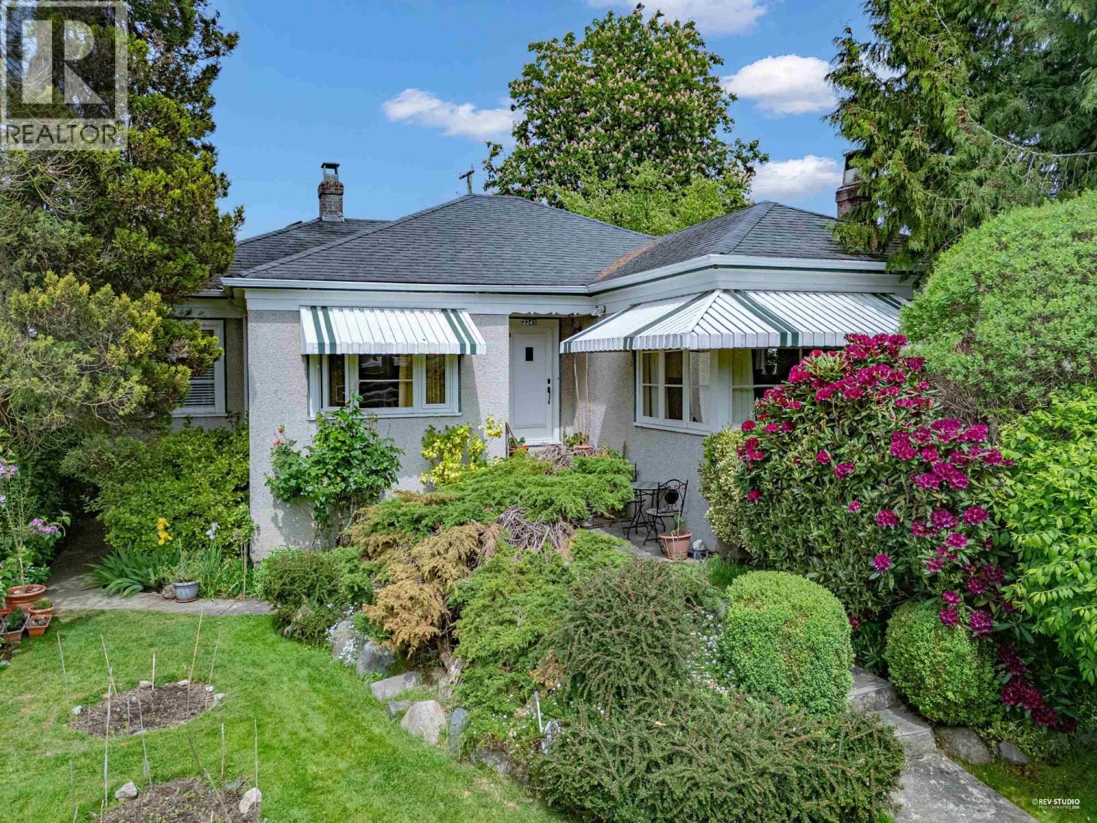 2245 22ND Avenue, Vancouver, British Columbia V6L 1L6
